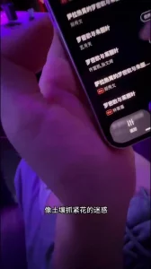 在KTV激情开操